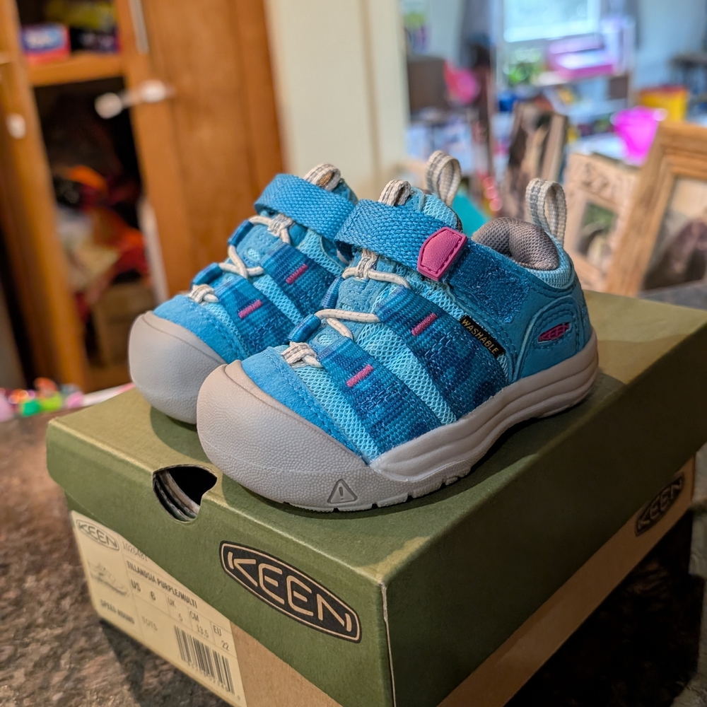 KEEN Kids Vibrant Blue Sneakers with Pink Highlights
